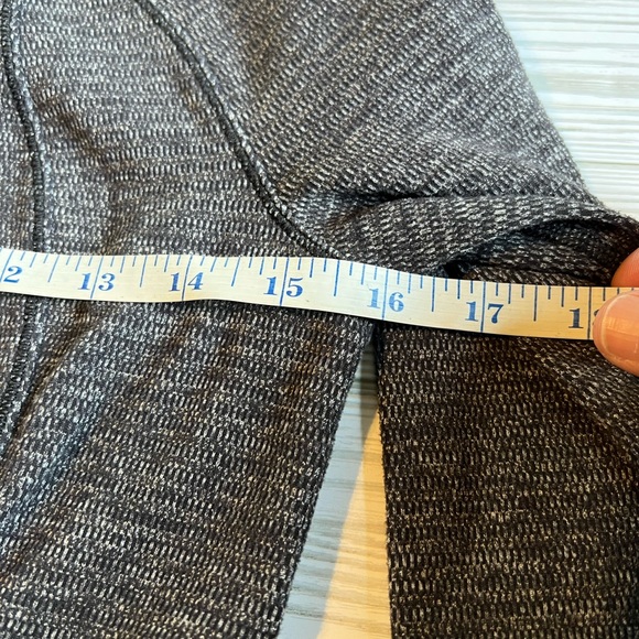 Lululemon top size 6 - Picture 6 of 6